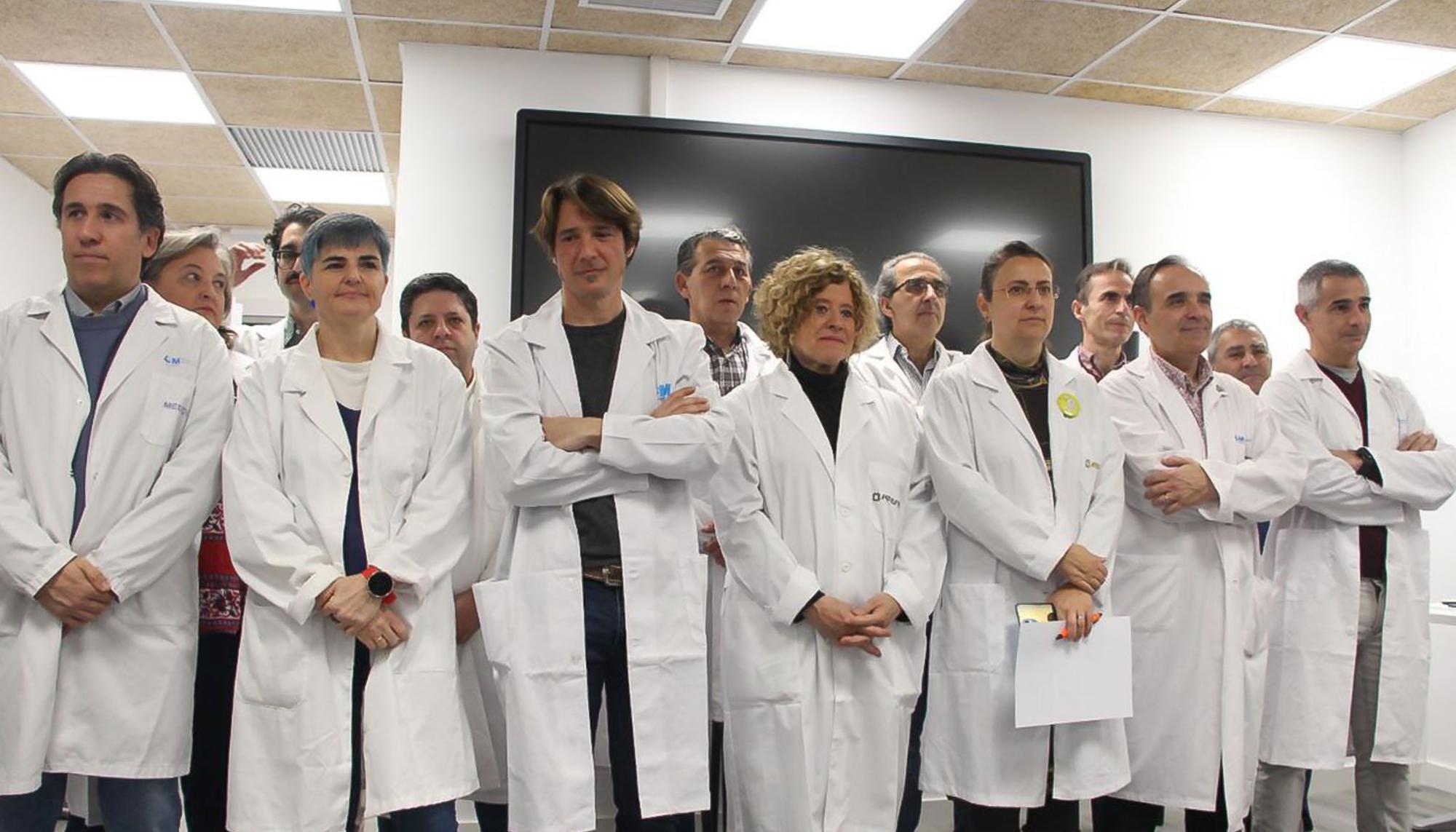 Médicos y médicas de diferentes sociedades medicas